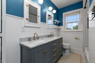 5245 36th Ave SW in Seattle, WA - Building Photo - Building Photo