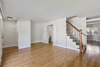 241 S Edgewood Ave in Lombard, IL - Foto de edificio - Building Photo