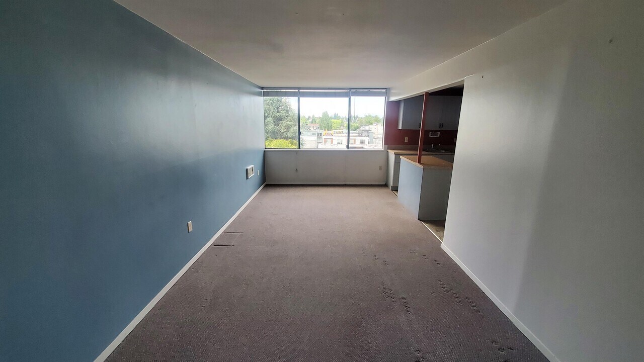 5215 15th Ave NE, Unit 12 in Seattle, WA - Building Photo