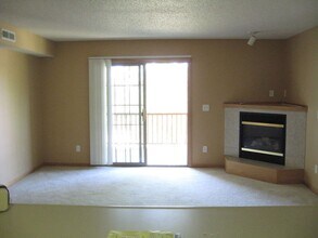 2866 Coral Ct, Unit Coral Court Lower Level in Coralville, IA - Foto de edificio - Building Photo