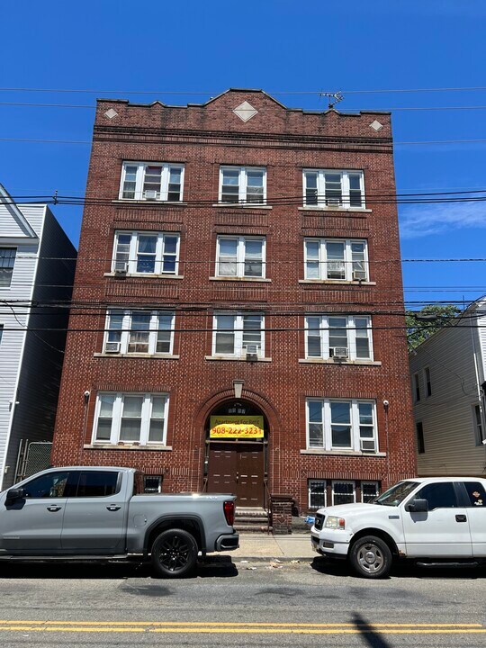 185 Garfield Ave, Unit 1st floor in Jersey City, NJ - Building Photo