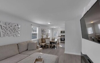 211 Johnson Ave in Upper Chichester, PA - Foto de edificio - Building Photo