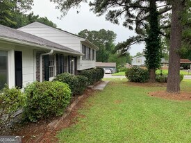 6953 Lodgepole Dr in Morrow, GA - Building Photo