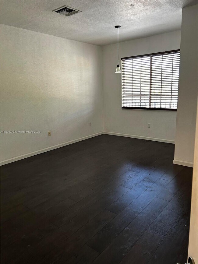 197 Las Brisas Cir in Sunrise, FL - Building Photo - Building Photo