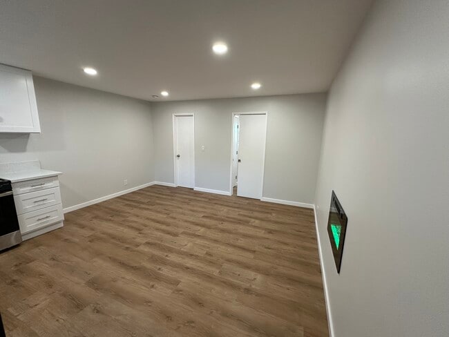 1132 255th St, Unit 4 in Harbor City, CA - Building Photo - Building Photo