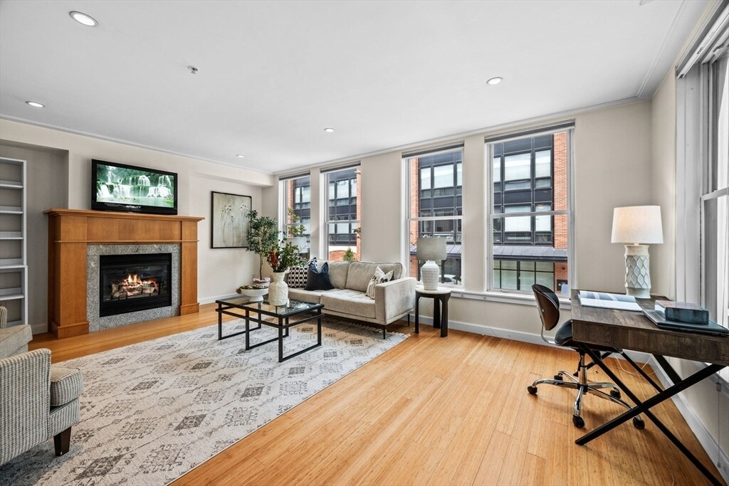 335-337-337 W 2nd St in Boston, MA - Building Photo
