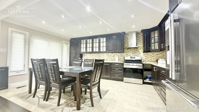 33 Hall Cres in Brampton, ON - Building Photo - Building Photo