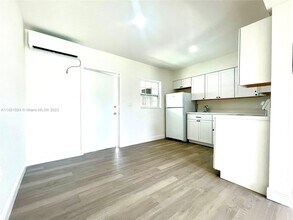 1004 SW 24th Ave-Unit -2-East in Fort Lauderdale, FL - Building Photo - Building Photo