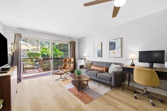 6202 Friars Rd in San Diego, CA - Foto de edificio - Building Photo