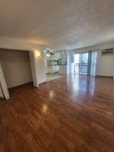 Vista Sunset Apartments in Los Angeles, CA - Foto de edificio - Building Photo