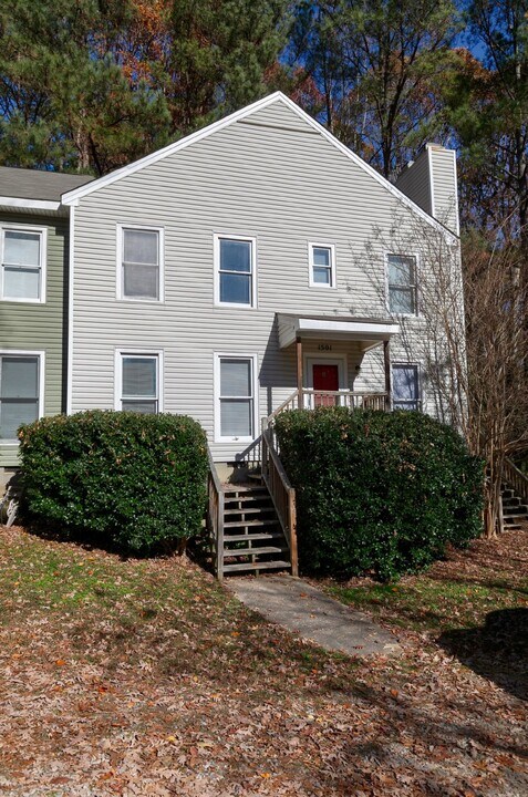 1501 Mary Frances Pl in Raleigh, NC - Building Photo