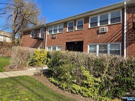 1628 Valley  2A Vly in Fort Lee, NJ - Building Photo