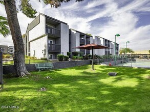 1651 S Dobson Rd in Mesa, AZ - Building Photo - Building Photo