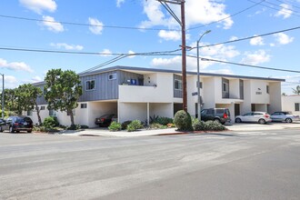 Penmar Eleven in Venice, CA - Building Photo - Building Photo