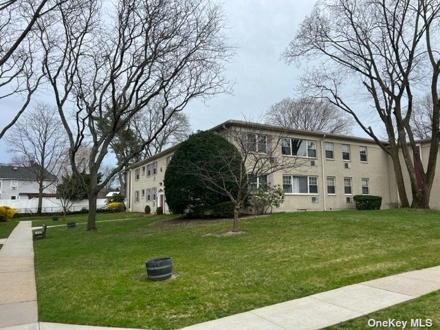 324 Post Ave-Unit -6L in Westbury, NY - Building Photo - Building Photo