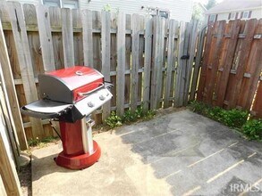 3432 S Oaklawn Cir in Bloomington, IN - Foto de edificio - Building Photo