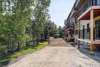 1 W Vlg Ln in Markham, ON - Building Photo - Building Photo