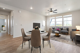 1804 Iron Wheel Dr, Unit 7 in Windsor, CO - Building Photo - Building Photo