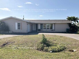 222 SE 43rd St in Cape Coral, FL - Building Photo