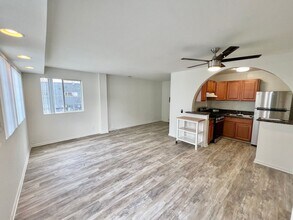 12301-12307 Pacific Ave, Unit 01 09 in Los Angeles, CA - Building Photo - Building Photo