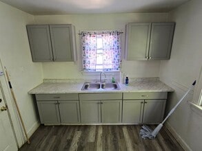 11817 Dove Ave in Cleveland, OH - Building Photo - Building Photo