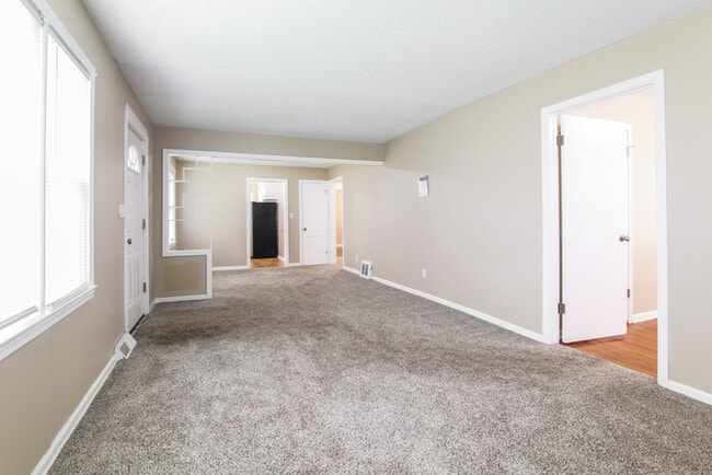 10808 E 58 St in Raytown, MO - Building Photo - Building Photo