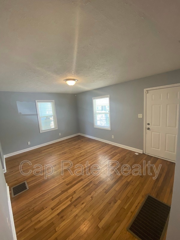 2299 Hamilton Ave in Columbus, OH - Building Photo - Building Photo