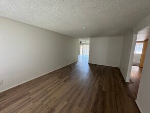 2701 W Charleston Ave in Phoenix, AZ - Building Photo - Building Photo