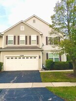 2598 Hillsboro Blvd in Aurora, IL - Building Photo