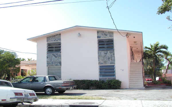 2102 SW 3rd St in Miami, FL - Building Photo - Building Photo