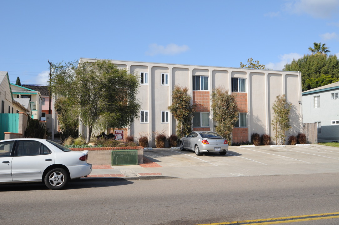 1066 Turquoise St in San Diego, CA - Building Photo