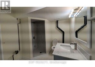 105 Bayridge Dr in Brampton, ON - Building Photo - Building Photo