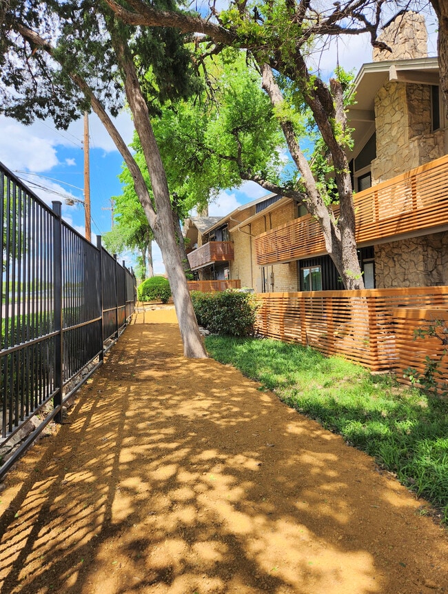 Forma At The Park in Dallas, TX - Foto de edificio - Building Photo