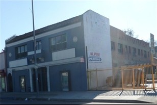 2360 W Washington Blvd in Los Angeles, CA - Building Photo