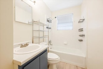 5340 La Roche Ave in Savannah, GA - Building Photo - Building Photo