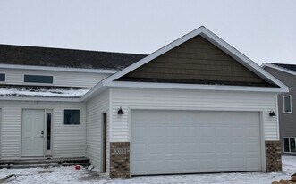 303 Toronto Dr in Hillsboro, ND - Building Photo