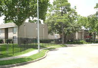 Gessner Park Apartments in Houston, TX - Foto de edificio - Building Photo