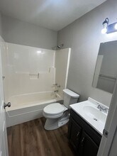 331 E Locust St in Nevada, MO - Building Photo - Building Photo