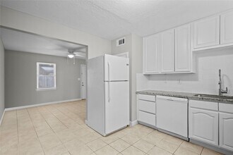 918 Winnie St in Galveston, TX - Building Photo - Building Photo