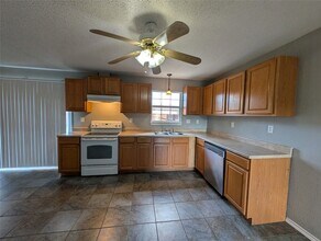 406 N Denny St in Howe, TX - Building Photo - Building Photo