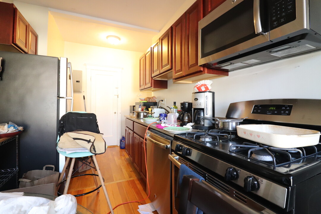 84 Sutherland Rd in Boston, MA - Building Photo