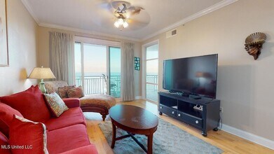 2228 Beach Dr, Unit Unit 1002 in Gulfport, MS - Foto de edificio - Building Photo