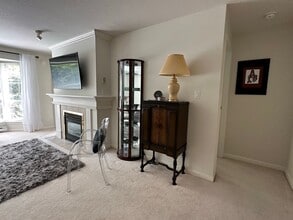 5650 Edgewater Ln in Nanaimo, BC - Building Photo - Building Photo
