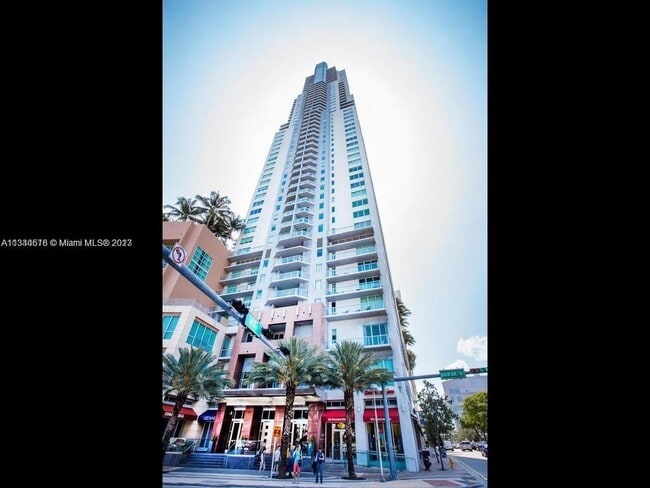 244 Biscayne Blvd in Miami, FL - Foto de edificio - Building Photo