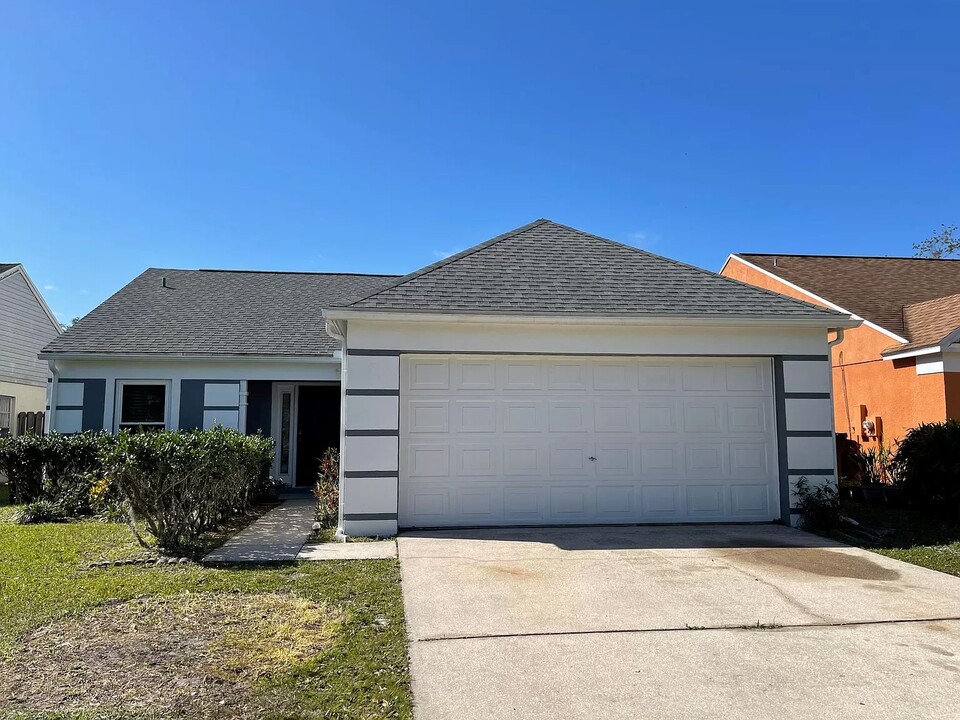 8310 Cascade Oaks Dr in Orlando, FL - Building Photo