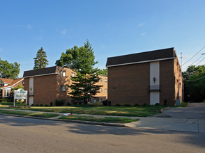 Vernon Court Apartments in Cincinnati, OH - Building Photo - Building Photo