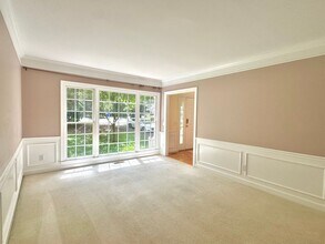 106 Oak Spring Ct in Chapel Hill, NC - Foto de edificio - Building Photo