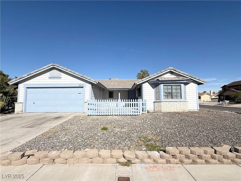5876 Filmore Ave in Las Vegas, NV - Foto de edificio