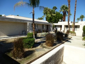 311-347 N Saturmino Dr in Palm Springs, CA - Building Photo - Building Photo