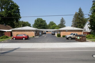 5521 Douglas Rd in Toledo, OH - Building Photo - Primary Photo